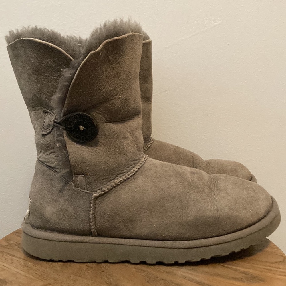 Ugg Bailey Button Gray Size 7 - image 3